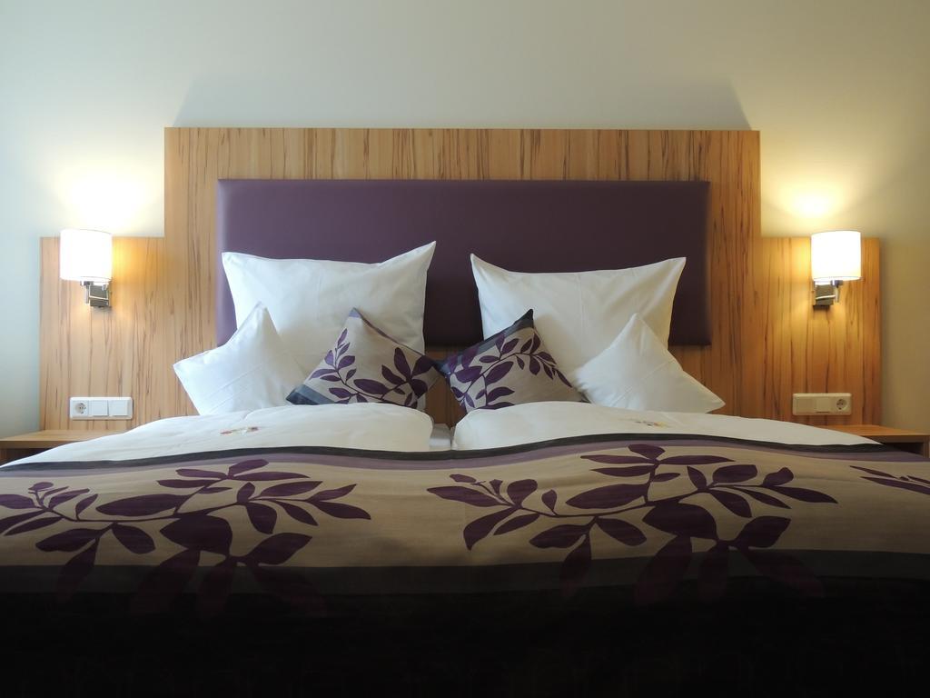 Hotel Sutter'S Landhaus Gensingen Zimmer foto