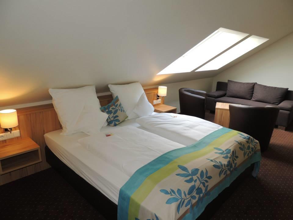 Hotel Sutter'S Landhaus Gensingen Zimmer foto